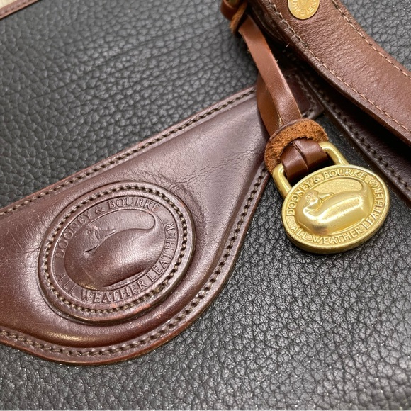 DOONEY AND BOURKE vintage leather black and brown shoulder bag - Picture 15 of 16